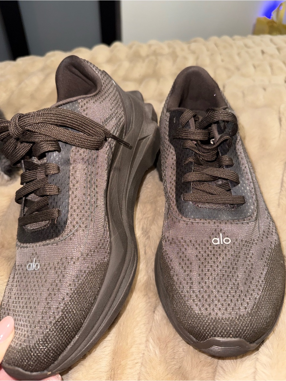 ALO Yoga Unisex Brown Lightweight Running Sneakers - Picture 7 of 8